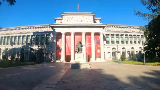 マドリード スパイス ジュリー 2023 スペインのマドリードのマドリードのナショナルプラド博物館の前にヴェラスケス像 2023 — ストック動画