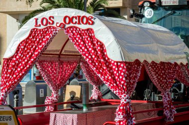 TORREMOLINOS, SPAIN - 24 Eylül 2023: 24 Eylül 2023 tarihinde İspanya 'nın Torremolinos kentindeki fuarın ilk günü olarak geleneksel 