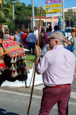 TORREMOLINOS, SPAIN - 24 Eylül 2023: 24 Eylül 2023 tarihinde İspanya 'nın Torremolinos kentindeki fuarın ilk günü olarak geleneksel 