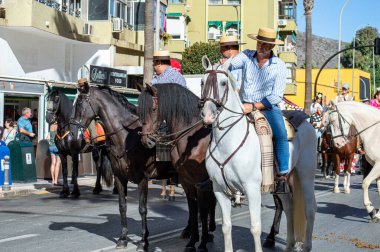 TORREMOLINOS, SPAIN - 24 Eylül 2023: 24 Eylül 2023 tarihinde İspanya 'nın Torremolinos kentindeki fuarın ilk günü olarak geleneksel 