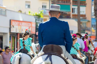 TORREMOLINOS, SPAIN - 24 Eylül 2023: 24 Eylül 2023 tarihinde İspanya 'nın Torremolinos kentindeki fuarın ilk günü olarak geleneksel 