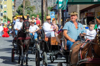 TORREMOLINOS, SPAIN - 24 Eylül 2023: 24 Eylül 2023 tarihinde İspanya 'nın Torremolinos kentindeki fuarın ilk günü olarak geleneksel 