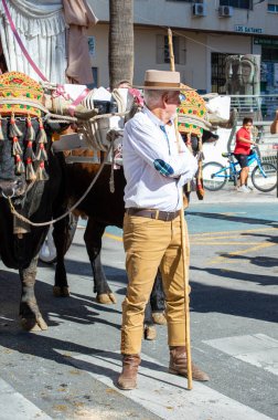TORREMOLINOS, SPAIN - 24 Eylül 2023: 24 Eylül 2023 tarihinde İspanya 'nın Torremolinos kentindeki fuarın ilk günü olarak geleneksel 