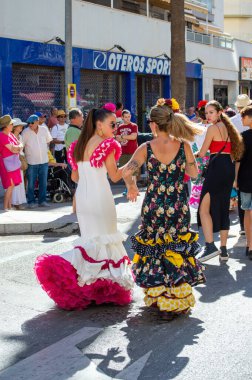 TORREMOLINOS, SPAIN - 24 Eylül 2023: 24 Eylül 2023 tarihinde İspanya 'nın Torremolinos kentindeki fuarın ilk günü olarak geleneksel 