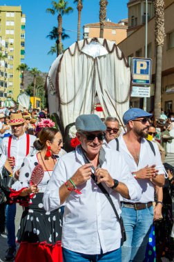 TORREMOLINOS, SPAIN - 24 Eylül 2023: 24 Eylül 2023 tarihinde İspanya 'nın Torremolinos kentindeki fuarın ilk günü olarak geleneksel 