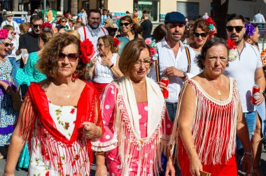 TORREMOLINOS, SPAIN - 24 Eylül 2023: 24 Eylül 2023 tarihinde İspanya 'nın Torremolinos kentindeki fuarın ilk günü olarak geleneksel 