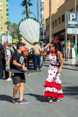 TORREMOLINOS, SPAIN - 24 Eylül 2023: 24 Eylül 2023 tarihinde İspanya 'nın Torremolinos kentindeki fuarın ilk günü olarak geleneksel 