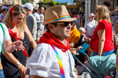 TORREMOLINOS, SPAIN - 24 Eylül 2023: 24 Eylül 2023 tarihinde İspanya 'nın Torremolinos kentindeki fuarın ilk günü olarak geleneksel 