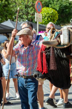 TORREMOLINOS, SPAIN - 24 Eylül 2023: 24 Eylül 2023 tarihinde İspanya 'nın Torremolinos kentindeki fuarın ilk günü olarak geleneksel 