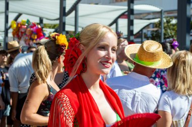 TORREMOLINOS, SPAIN - 24 Eylül 2023: 24 Eylül 2023 tarihinde İspanya 'nın Torremolinos kentindeki fuarın ilk günü olarak geleneksel 