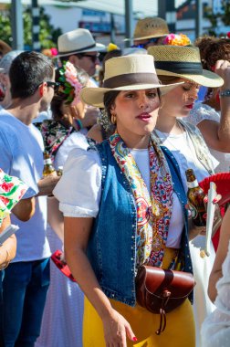 TORREMOLINOS, SPAIN - 24 Eylül 2023: 24 Eylül 2023 tarihinde İspanya 'nın Torremolinos kentindeki fuarın ilk günü olarak geleneksel 