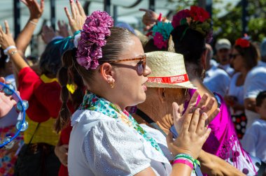 TORREMOLINOS, SPAIN - 24 Eylül 2023: 24 Eylül 2023 tarihinde İspanya 'nın Torremolinos kentindeki fuarın ilk günü olarak geleneksel 
