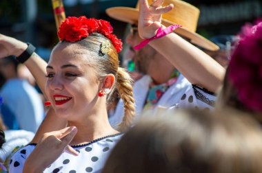 TORREMOLINOS, SPAIN - 24 Eylül 2023: 24 Eylül 2023 tarihinde İspanya 'nın Torremolinos kentindeki fuarın ilk günü olarak geleneksel 
