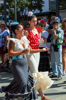 TORREMOLINOS, SPAIN - 24 Eylül 2023: 24 Eylül 2023 tarihinde İspanya 'nın Torremolinos kentindeki fuarın ilk günü olarak geleneksel 