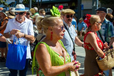 TORREMOLINOS, SPAIN - 24 Eylül 2023: 24 Eylül 2023 tarihinde İspanya 'nın Torremolinos kentindeki fuarın ilk günü olarak geleneksel 