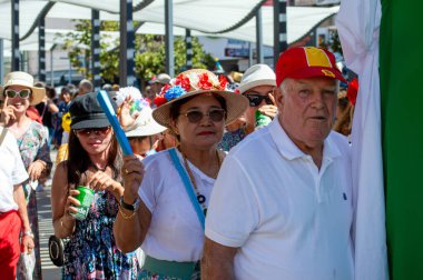 TORREMOLINOS, SPAIN - 24 Eylül 2023: 24 Eylül 2023 tarihinde İspanya 'nın Torremolinos kentindeki fuarın ilk günü olarak geleneksel 