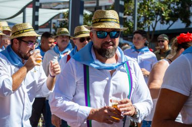 TORREMOLINOS, SPAIN - 24 Eylül 2023: 24 Eylül 2023 tarihinde İspanya 'nın Torremolinos kentindeki fuarın ilk günü olarak geleneksel 