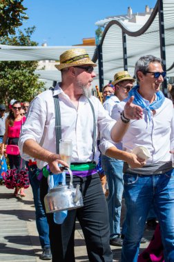 TORREMOLINOS, SPAIN - 24 Eylül 2023: 24 Eylül 2023 tarihinde İspanya 'nın Torremolinos kentindeki fuarın ilk günü olarak geleneksel 