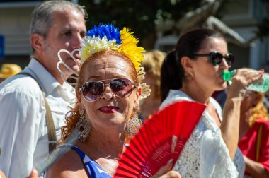 TORREMOLINOS, SPAIN - 24 Eylül 2023: 24 Eylül 2023 tarihinde İspanya 'nın Torremolinos kentindeki fuarın ilk günü olarak geleneksel 
