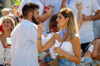 TORREMOLINOS, SPAIN - 24 Eylül 2023: 24 Eylül 2023 tarihinde İspanya 'nın Torremolinos kentindeki fuarın ilk günü olarak geleneksel 