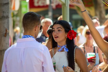 TORREMOLINOS, SPAIN - 24 Eylül 2023: 24 Eylül 2023 tarihinde İspanya 'nın Torremolinos kentindeki fuarın ilk günü olarak geleneksel 