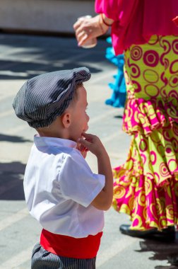 TORREMOLINOS, SPAIN - 24 Eylül 2023: 24 Eylül 2023 tarihinde İspanya 'nın Torremolinos kentindeki fuarın ilk günü olarak geleneksel San Miguel Romeria (Romeria de San Miguel) festivalinde hacılar