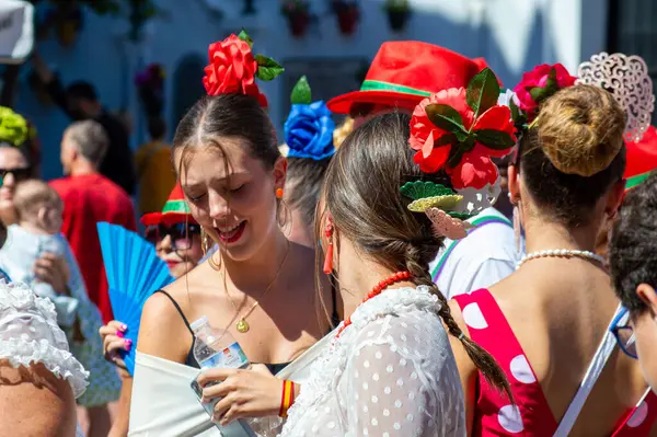 トレモリノス Spain サンミゲルフェスティバルの伝統的なロメリアの巡礼者 ロメリア サンミゲル 9月24日にスペインのトレモリノスで公正の最初の日として2023年9月24日 — ストック写真