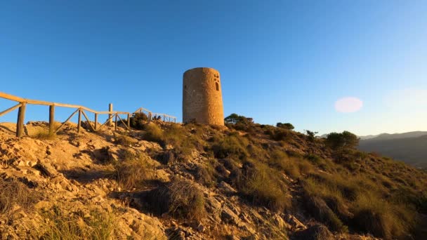 Salida Del Sol Sobre Mar Mediterráneo Histórica Torre Vigia Cerro — Vídeo de stock