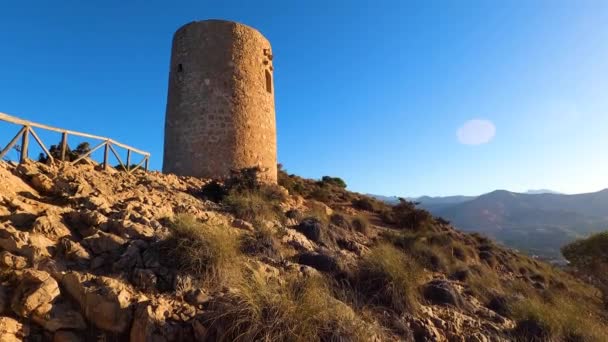 Auringonnousu Välimeren Yllä Historiallinen Torre Vigia Cerro Gordo Vartiotorni Joka — kuvapankkivideo