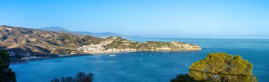 Cerro Gordo 'dan Akdeniz kıyı manzarası. La Herradura, Andulasia, Güney İspanya