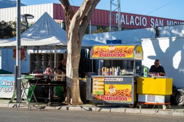 TORREMOLINOS, İspanya - 30 Eylül 2023: 30 Eylül 2023 'te İspanya' nın Torremolinos kentinde San Miguel Fuarı 'nın Kutlanması