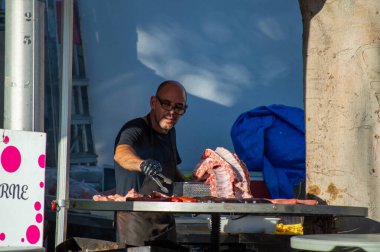 TORREMOLINOS, İspanya - 30 Eylül 2023: 30 Eylül 2023 'te İspanya' nın Torremolinos kentinde San Miguel Fuarı 'nın Kutlanması