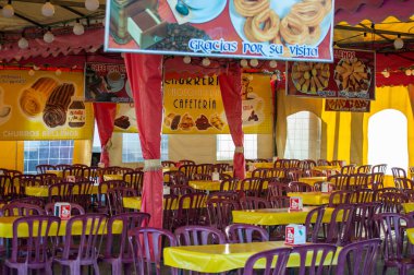 TORREMOLINOS, İspanya - 30 Eylül 2023: 30 Eylül 2023 'te İspanya' nın Torremolinos kentinde San Miguel Fuarı 'nın Kutlanması