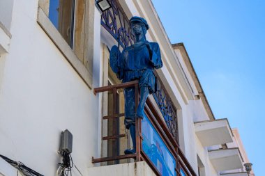 LAGOS, PORTUGAL - FERBUARY 28, 2023: Lagos, Portekiz şehir merkezinde yürüyüş 28 Şubat 2023
