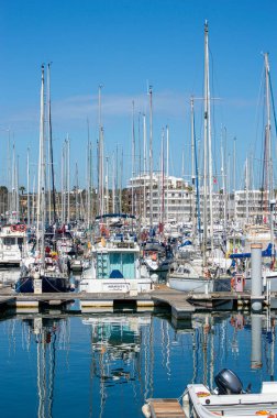 LAGOS, PORTUGAL - FERBUARY 28, 2023: Lagos, Portekiz limanında 28 Şubat 2023