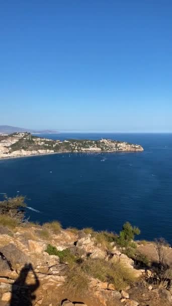 Средиземноморский Прибрежный Пейзаж Историческая Башня Виджиа Серро Гордо Наблюдательная Башня — стоковое видео