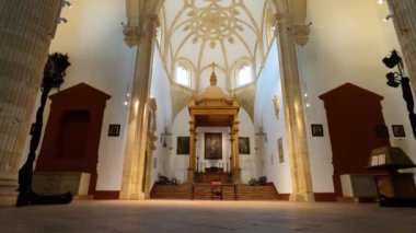 ANTEQUERA, İspanya - 17 Eylül 2023: Antequera, İspanya 'da Santa Maria Belediye Başkanı Kraliyet Koleji Kilisesi