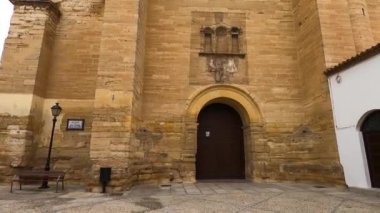 ANTEQUERA, İspanya - 17 Eylül 2023: Antequera, İspanya 'daki San Pedro Kilisesi