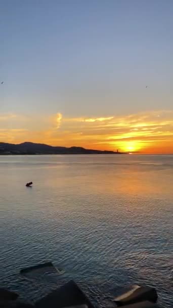 スペインのマラガ 2023年7月4日 スペインのマラガ海岸線 マラガのビーチMalagetaで美しい日の出7月4 2023 — ストック動画