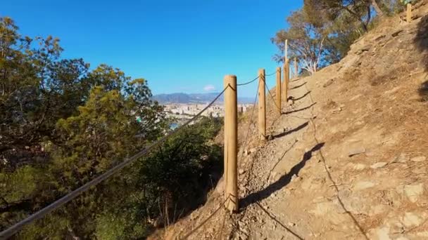 Малага Испания Сентября 2023 Года Дорога Кастильо Гибралфаро Солнечный Осенний — стоковое видео