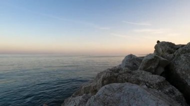 Günbatımı Rincon del Sol plajı üzerinde, Akdeniz Torremolinos, Malaga, İspanya