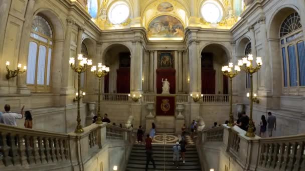 Madrid Hiszpania Lipiec 2023 Zwiedzanie Pałacu Królewskiego Madrycie Letni Słoneczny — Wideo stockowe