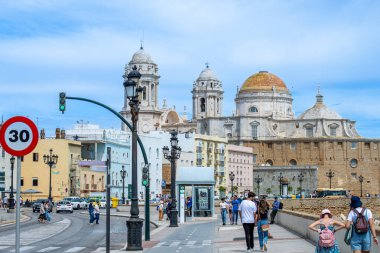 CADIZ, İspanya - 30 Nisan 2023: Cadiz Katedrali 30 Nisan 2023