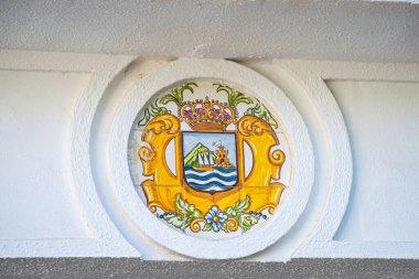 ESTEPONA, İSPAN - 29 Temmuz 2023 'te İspanya' nın Estepona kentinde yaz sabahı çiçek meydanı