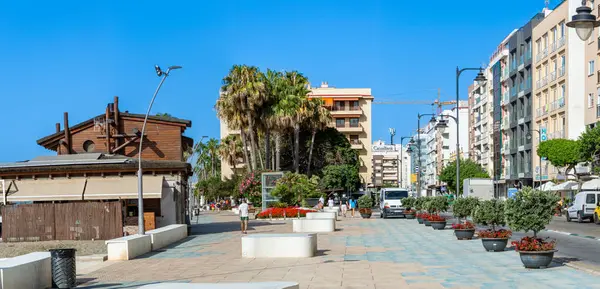 ESTEPONA, İspanya - 29 Temmuz 2023: Estepona, İspanya 'da deniz gezisi