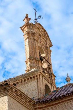 ANTEQUERA, İspanya - 17 Eylül 2023: Antequera, İspanya 'daki Santiago Apostol Kilisesi