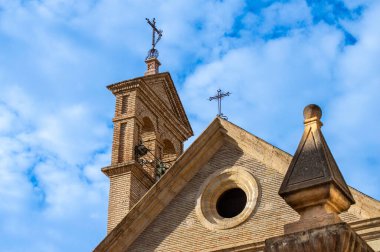 ANTEQUERA, İspanya - 17 Eylül 2023: Antequera, İspanya 'daki Santiago Apostol Kilisesi