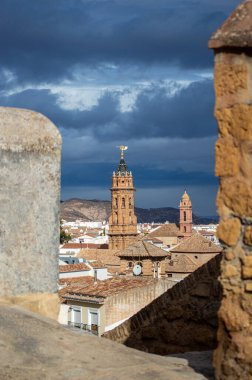 ANTEQUERA, İspanya - 17 Eylül 2023: Antequera, İspanya 'daki tarihi Endülüs şehrinin panoramik görüntüsü