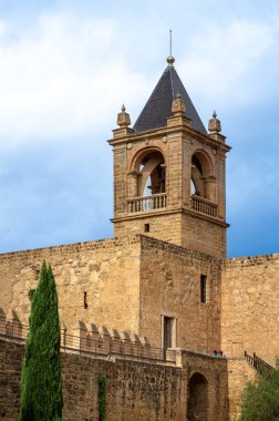 ANTEQUERA, İspanya - 17 Eylül 2023: Antequera, İspanya 'daki Alcazaba kalesi 17 Eylül 2023