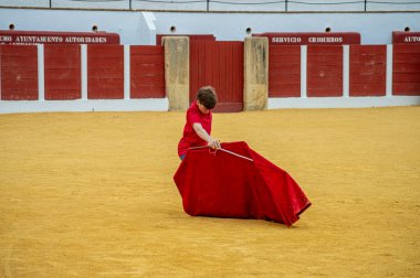 ANTEQUERA, İspanya - 17 Eylül 2023: Antequera, İspanya 'da boğa güreşçisi eğitimi